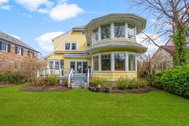 Exterior, Facade, Queen Anne Victorian