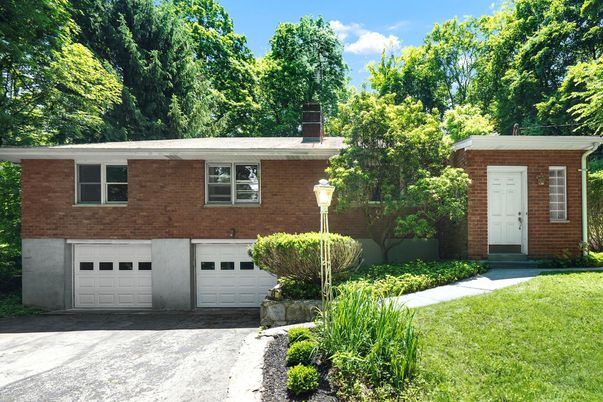 Attached, Exterior, Facade, Brick Facade, Raised Ranch