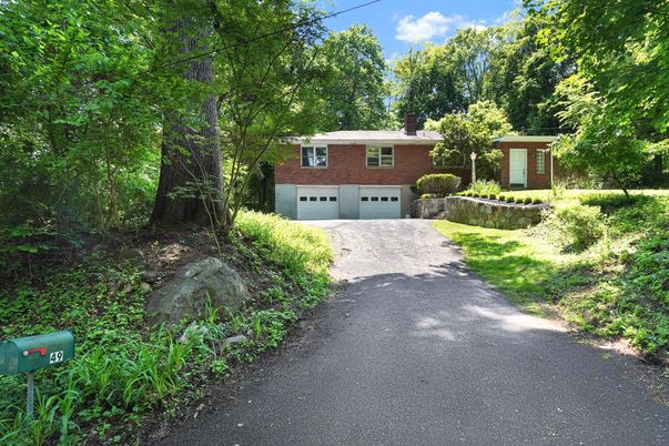 Attached, Exterior, Facade, Brick Facade, Raised Ranch
