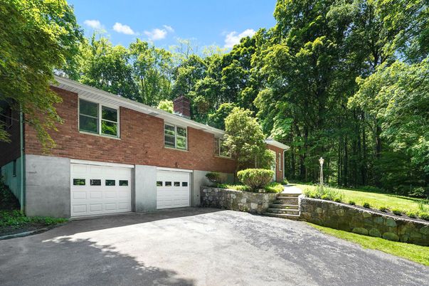 Attached, Exterior, Facade, Brick Facade, Raised Ranch