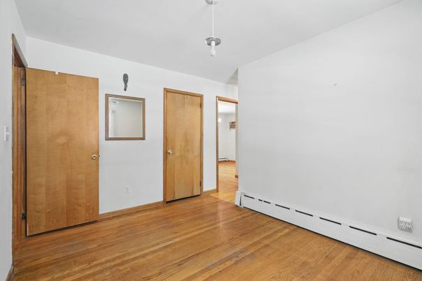 Empty room, Interior, Pendant Lights, Wood Texture Flooring