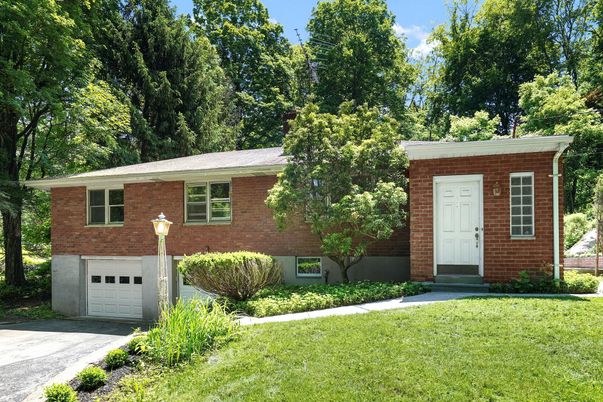 Attached, Exterior, Facade, Brick Facade, Raised Ranch