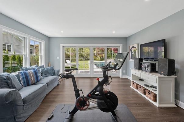 Fitness Equipment, Interior, Recessed Lighting, Wood Texture Flooring
