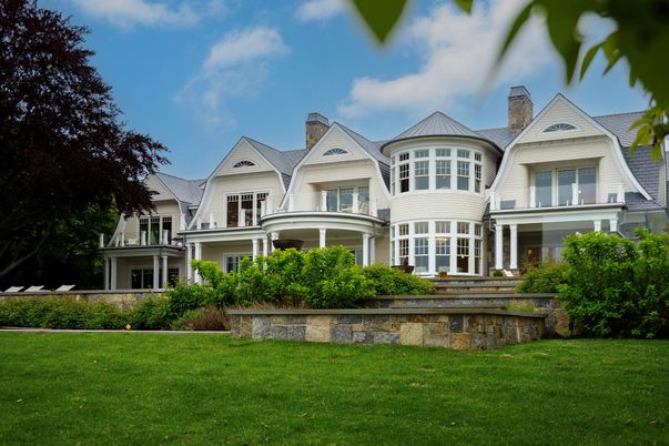 Exterior, Facade, Queen Anne Victorian