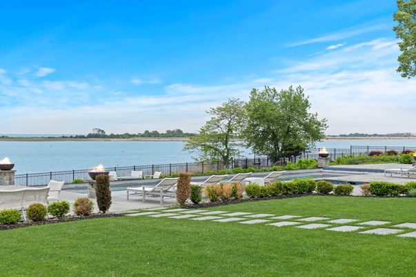 Exterior, Lake