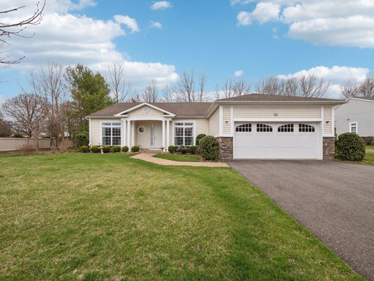Attached, Exterior, Facade, Ranch