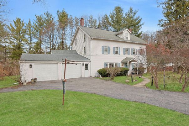 Attached, Exterior, Facade, Farmhouse
