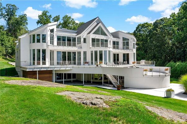 Backyard, Exterior, Facade, Modern
