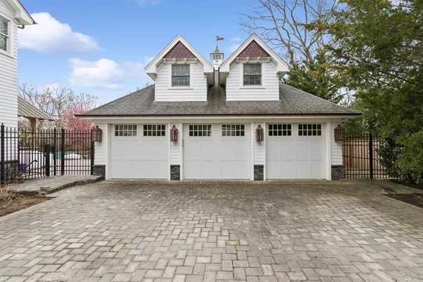 Attached, Exterior, Facade, Cape Cod