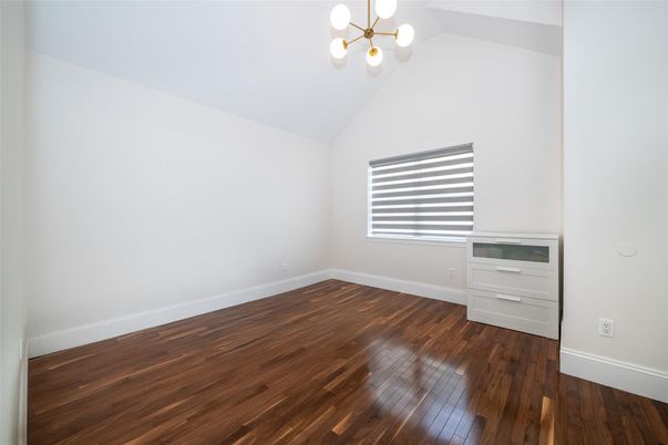 Empty room, Interior, Pendant Lights, Wood Texture Flooring