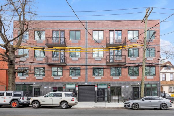 Exterior, Facade, Brick Facade, Rowhouse