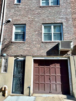 Attached, Exterior, Facade, Brick Facade, Rowhouse
