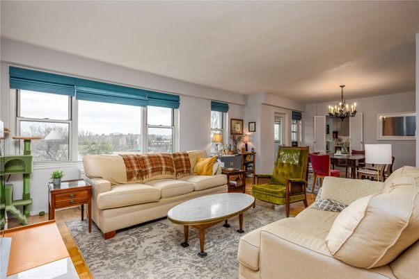 Chandelier, Dining room, Interior, Living room