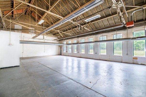Garage, Interior, Wooden Beams