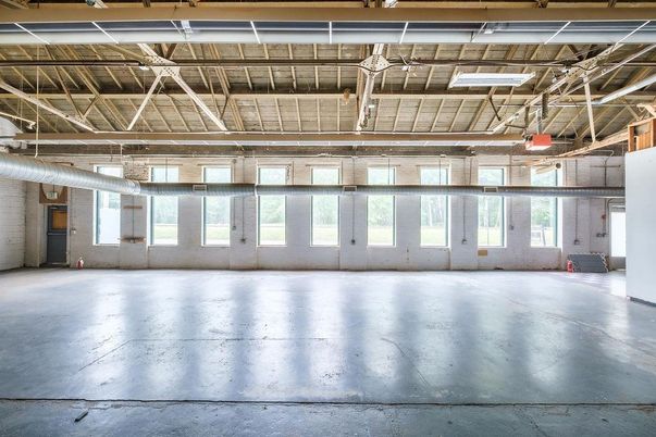 Garage, Interior, Wooden Beams