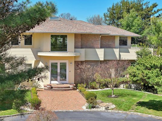 Exterior, Facade, Brick Facade, Split Level