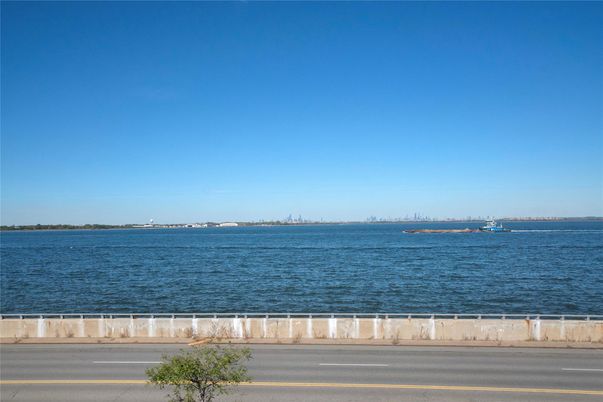 Exterior, Lake