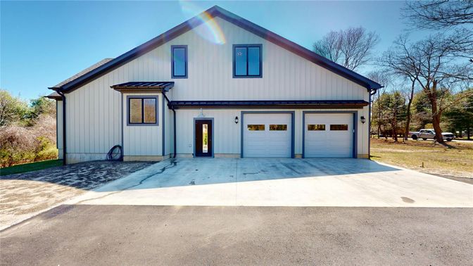 Attached, Exterior, Facade, Farmhouse