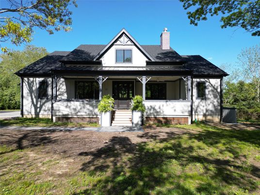 Exterior, Facade, Cape Cod