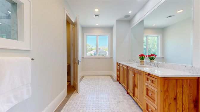 Bathroom, Interior, Recessed Lighting