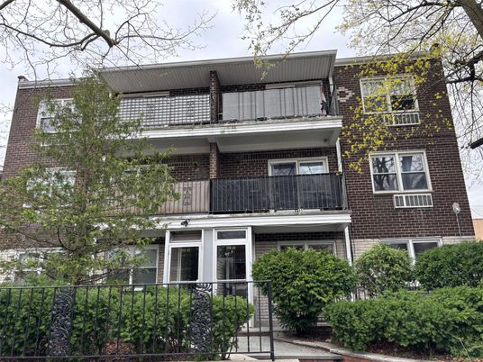 Exterior, Facade, Brick Facade, Rowhouse