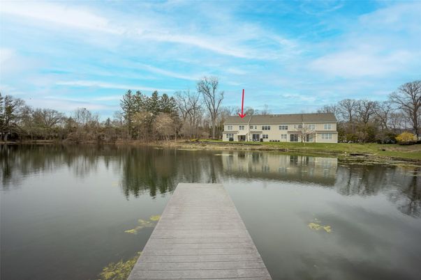 Exterior, Lake