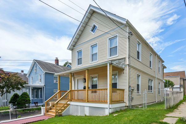 Exterior, Facade, Queen Anne Victorian