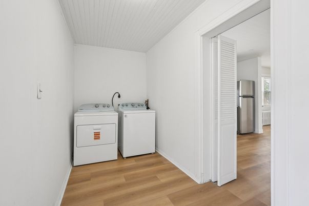 Interior, Washer, Wood Texture Flooring