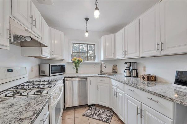 Interior, Kitchen, Pendant Lights, Stainless Steel Appliances