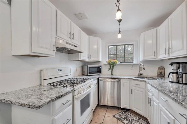Interior, Kitchen, Pendant Lights, Stainless Steel Appliances