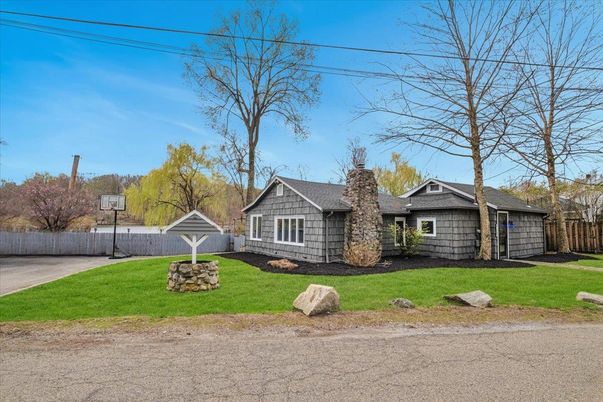 Detached Garage, Exterior