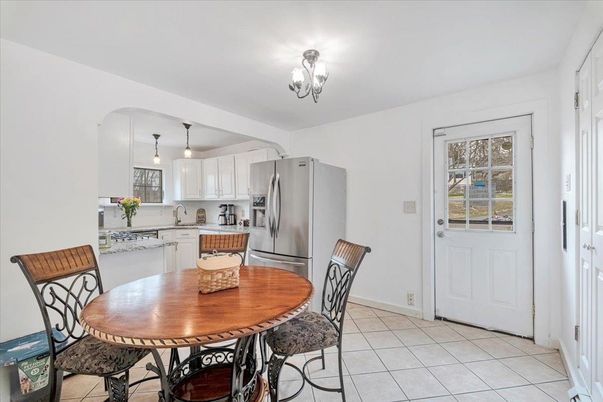 Dining room, Interior, Kitchen, Pendant Lights, Stainless Steel Appliances