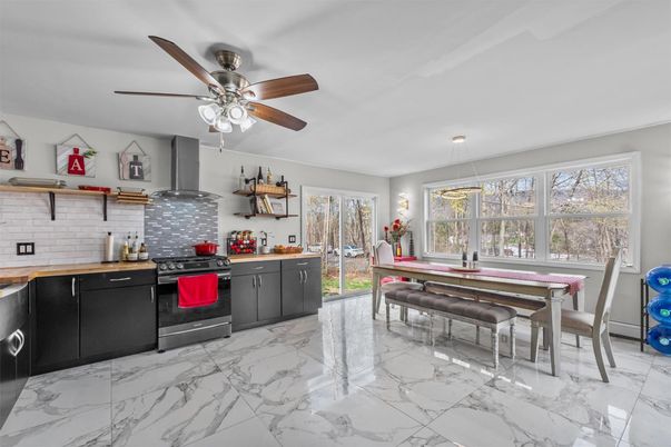 Dining room, Interior, Kitchen, Marble, Pendant Lights