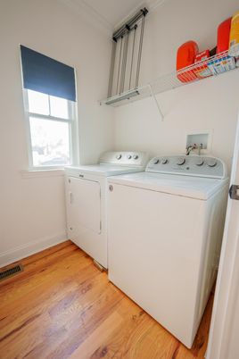 Interior, Washer, Wood Texture Flooring