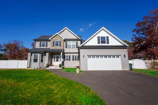 Attached, Exterior, Facade, Farmhouse