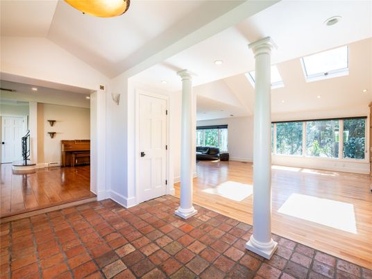 Interior, Piano, Recessed Lighting, Wood Texture Flooring