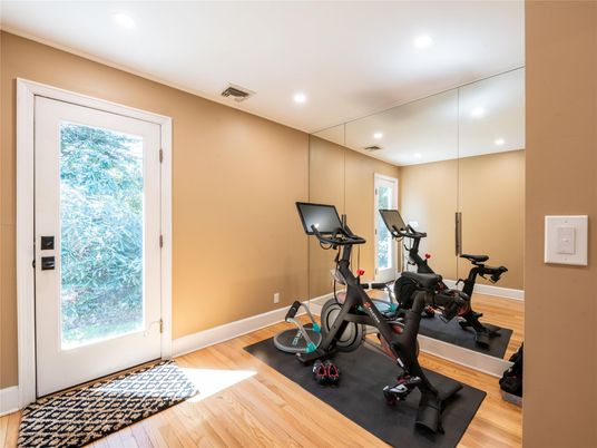 Fitness Equipment, Interior, Recessed Lighting, Wood Texture Flooring