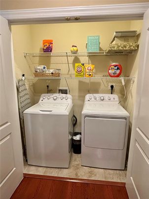 Interior, Utility Closets, Washer, Wood Texture Flooring