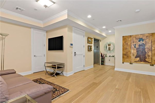 Interior, Recessed Lighting, Wood Texture Flooring