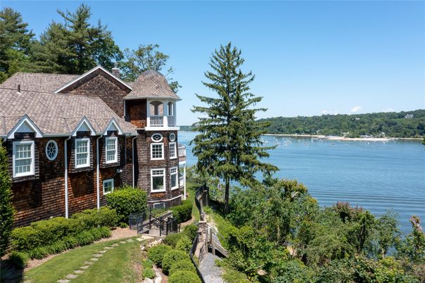 Exterior, Lake