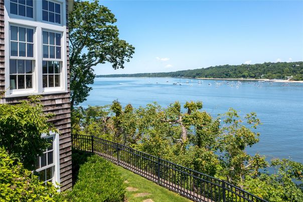 Exterior, Lake