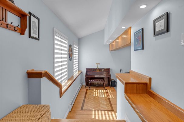 Interior, Piano, Recessed Lighting, Wood Texture Flooring