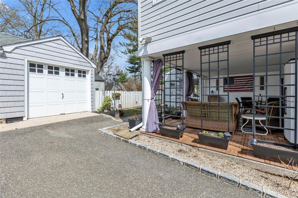 Detached Garage, Exterior