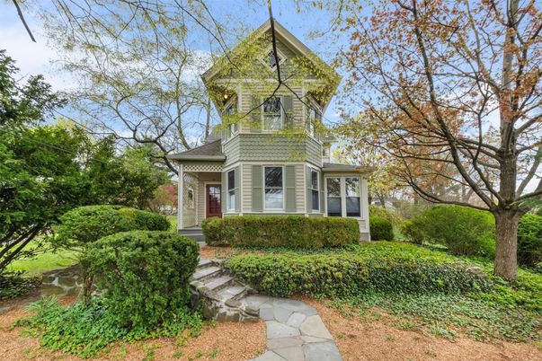 Exterior, Facade, Queen Anne Victorian