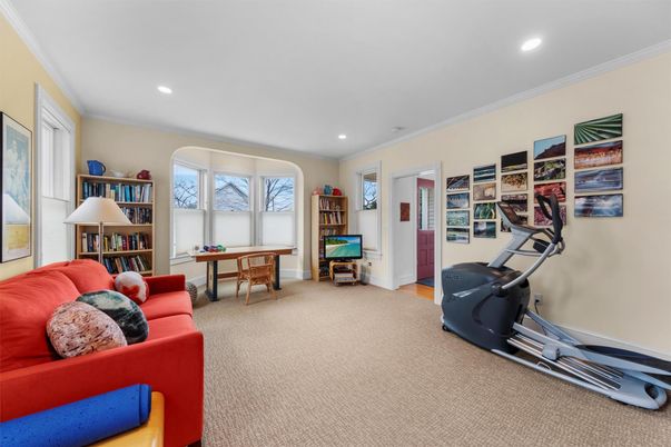 Fitness Equipment, Game Room, Interior, Living room, Recessed Lighting