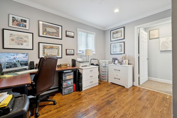 Home Office, Interior, Recessed Lighting, Wood Texture Flooring