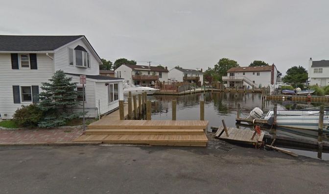 Exterior, Lake