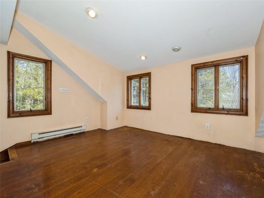 Empty room, Interior, Recessed Lighting, Wood Texture Flooring