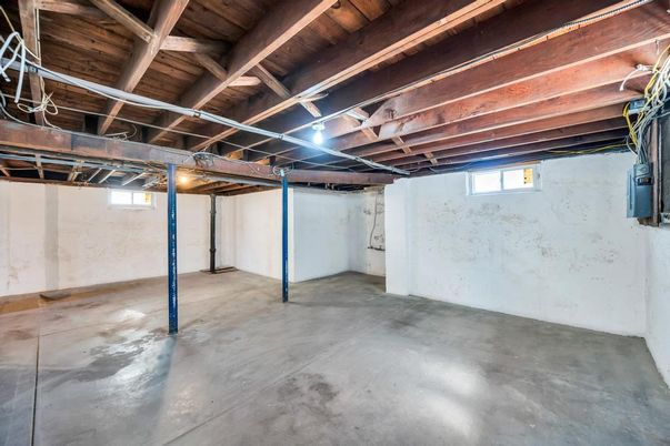 Empty room, Interior, Wooden Beams, Wooden Ceilings