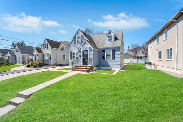 Backyard, Exterior, Facade, Cape Cod